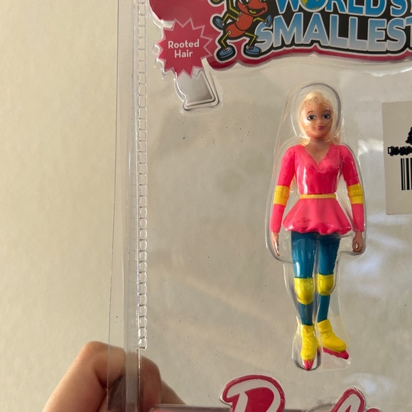 World’s Smallest Barbie Roller Blade Doll, Collectable- NWT - Picture 7 of 7